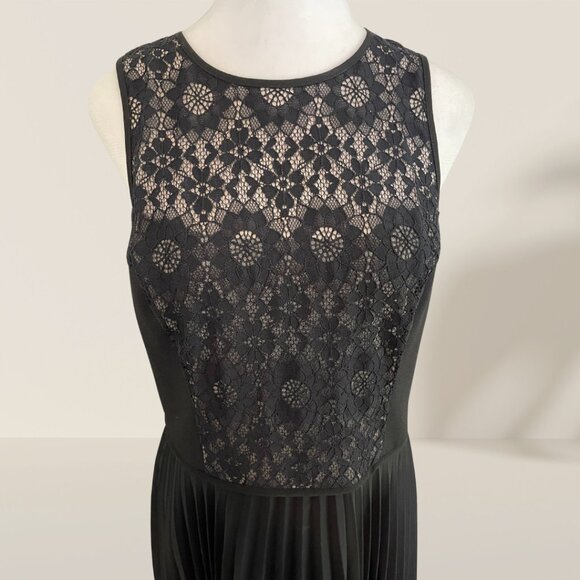 Maggy London Black Lace Bodice Pleated Midi Dress - Size 12 - Picture 2 of 7